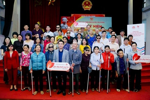 Đưa Cây gậy trắng đến với cộng đồng người mù ở Bắc Ninh