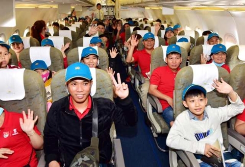 Hơn 1 000 người lao động tiêu biểu được bay miễn phí về quê đón Tết