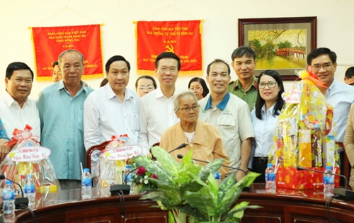 Đồng chí Võ Văn Thưởng thăm, chúc Tết các gia đình chính sách tại tỉnh Đồng Nai