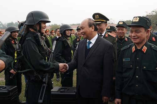 Thủ tướng kiểm tra công tác sẵn sàng chiến đấu của lực lượng Cảnh sát cơ động
