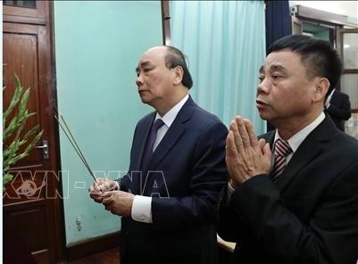 Thủ tướng dâng hương tưởng nhớ Chủ tịch Hồ Chí Minh tại Di tích Nhà 67
