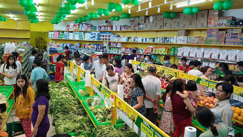 Nhiều siêu thị và chợ truyền thống đã hoạt động phục vụ người dân