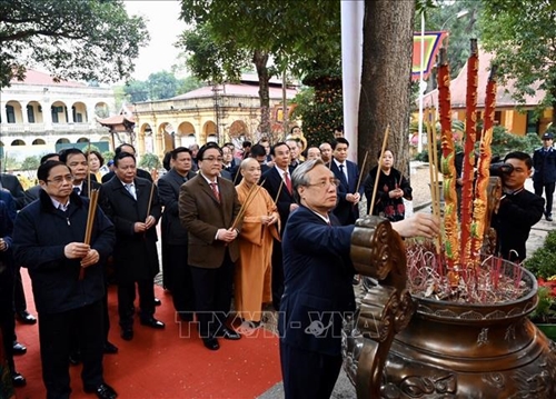 Lãnh đạo Đảng, Nhà nước, TP Hà Nội dâng hương và trồng cây đầu Xuân tại Hoàng thành Thăng Long