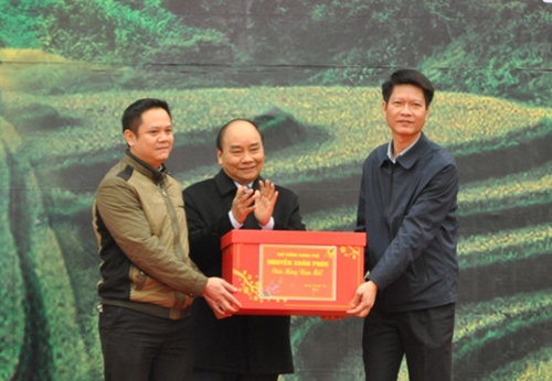 Thủ tướng trao danh hiệu Huyện nông thôn mới đầu tiên vùng Tây Bắc