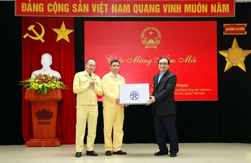 Bí thư Thành ủy Hà Nội Hoàng Trung Hải động viên doanh nghiệp, người lao động sản xuất đầu năm