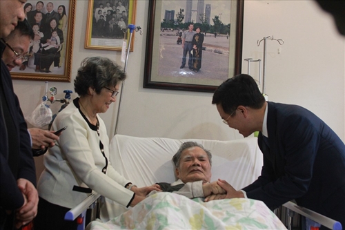 Trưởng Ban Tuyên giáo Trung ương Võ Văn Thưởng thăm thầy thuốc Lê Đăng Hà