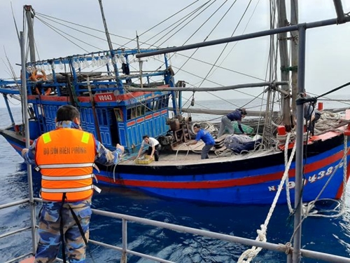 Kịp thời cứu nạn tàu cá và 6 ngư dân