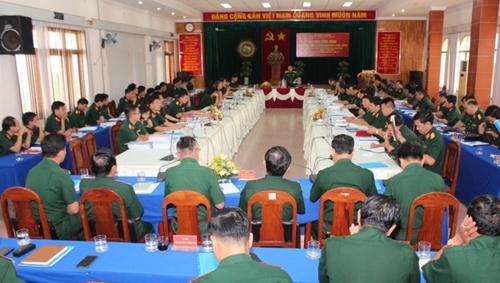 Hội thảo công trình “Lịch sử Lực lượng vũ trang Quân khu 5 1945 - 2015 ”
