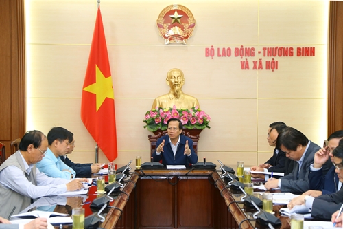 Động viên người lao động Việt Nam ở nước ngoài yên tâm làm việc