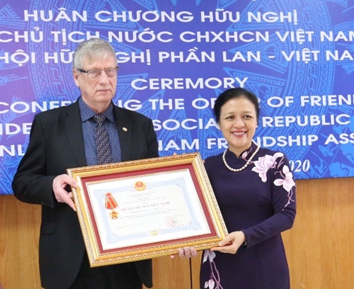 Trao tặng Huân chương Hữu nghị cho Hội hữu nghị Phần Lan - Việt Nam