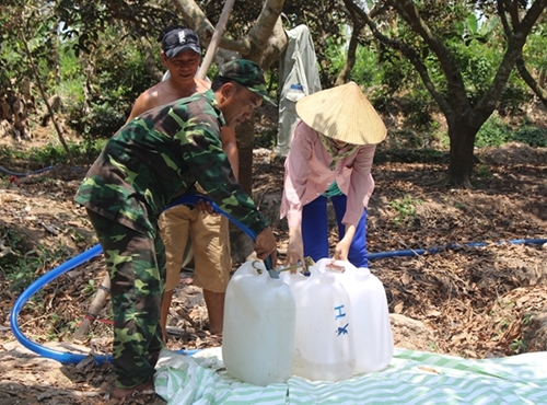 Hỗ trợ nước ngọt cho người dân Bến Tre