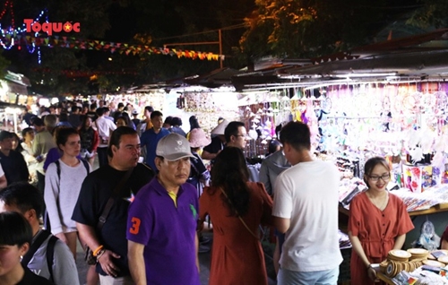 Hội An tạm dừng hoạt động chợ đêm