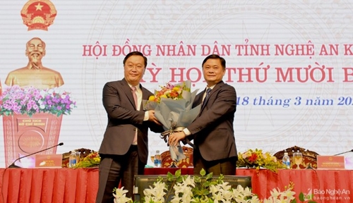 Đồng chí Nguyễn Đức Trung giữ chức Chủ tịch UBND tỉnh Nghệ An