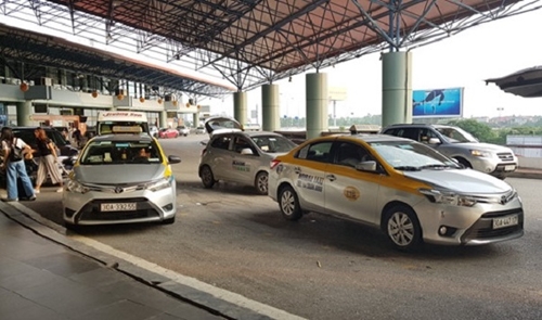 Tạm dừng toàn bộ hoạt động taxi tại sân bay Nội Bài, ga Hà Nội