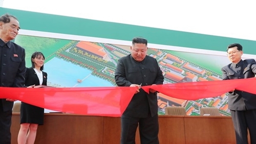 Nhà lãnh đạo Kim Jong-un tái xuất hiện trước công chúng