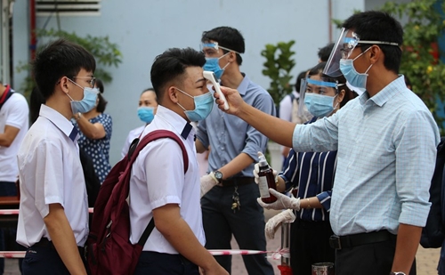 TP Hồ Chi Minh Học sinh quay lại trường sau thời gian dài nghỉ dịch