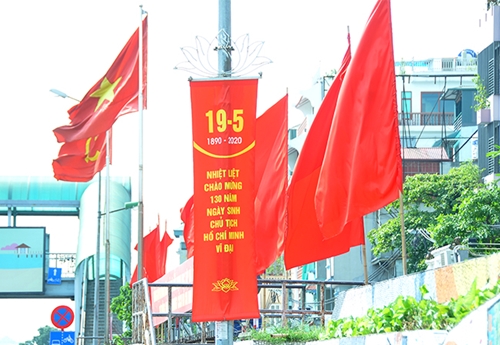 Hà Nội trang hoàng kỷ niệm 130 năm ngày sinh Chủ tịch Hồ Chí Minh