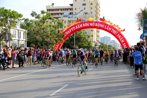 Giải đua xe đạp “Hành trình cùng thành phố du lịch biển xứ Thanh” 2020