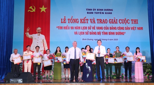 Trao giải Cuộc thi “Tìm hiểu 90 năm lịch sử vẻ vang của Đảng Cộng sản Việt Nam và Lịch sử Đảng bộ tỉnh Bình Dương”