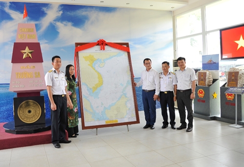 Tiếp nhận Hải đồ Việt Nam có tọa độ các quần đảo Hoàng Sa, Trường Sa