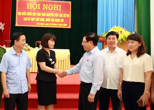 Phó Thủ tướng Phạm Bình Minh tiếp xúc cử tri Thái Nguyên