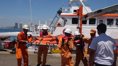 Cấp cứu kịp thời thuyền viên gặp nạn trên vùng biển Thừa Thiên – Huế