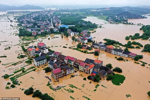 Điện thăm hỏi mưa lớn và lũ lụt tại Trung Quốc