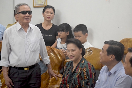 Thăm, tặng quà các gia đình chính sách tại Quảng Nam