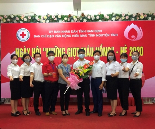 Cán bộ - Đoàn viên Thanh niên Agribank Nam Định hưởng ứng ngày hội “Những Giọt máu hồng” hè 2020