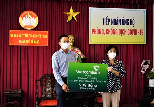 Vietcombank ủng hộ 5 tỷ đồng hỗ trợ Đà Nẵng đẩy lùi dịch COVID-19