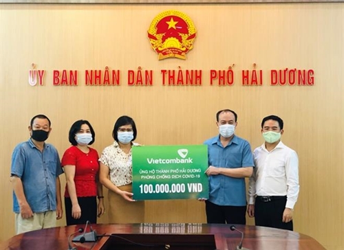 Vietcombank Hải Dương ủng hộ 100 triệu đồng phòng, chống dịch COVID-19