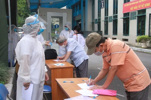 Thêm 4 ca mắc mới COVID-19 là người nhập cảnh, Việt Nam có 1 044 bệnh nhân