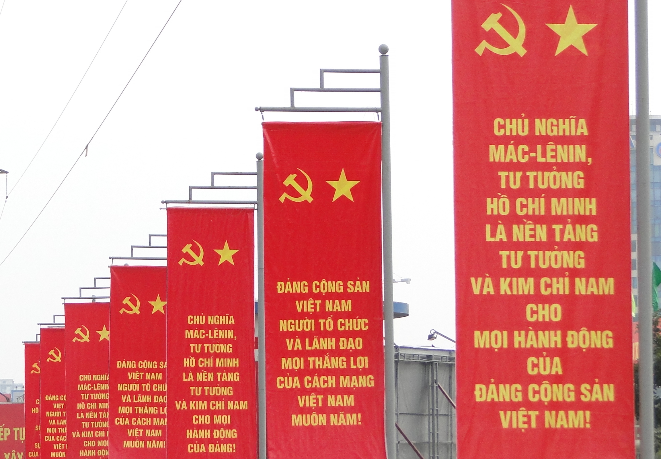 Chủ nghĩa Mác-Lênin: Chủ nghĩa Mác-Lênin là một hệ thống tư tưởng và chủ trương chính trị gắn liền với sự nghiệp giải phóng dân tộc và xây dựng xã hội cộng sản. Những giá trị về công bằng xã hội, tự do, demoracy và đoàn kết sẽ tiếp tục được phát triển và lan rộng trong cộng đồng người Việt Nam trong tương lai.