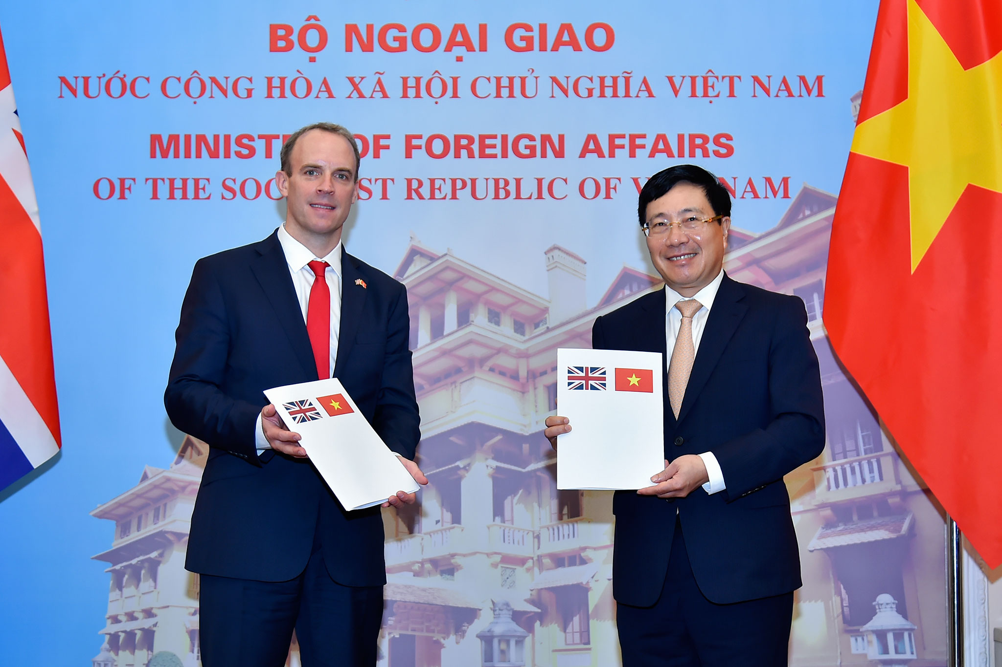 Quan hệ đối tác Việt Nam - Vương quốc Anh là một trong những quan hệ đối ngoại quan trọng nhất của Việt Nam. Đây là nơi các quốc gia có thể cùng nhau hợp tác và tạo ra những giá trị tích cực cho cả hai bên. Tuyên bố chung về Quan hệ Đối tác chiến lược Việt Nam - Vương quốc Anh là nơi cập nhật những thông tin mới nhất về việc hợp tác giữa hai nước. Hãy cập nhật và tìm hiểu thêm về quan hệ đối tác này để hiểu rõ hơn về sự phát triển của Việt Nam trong tương lai.
