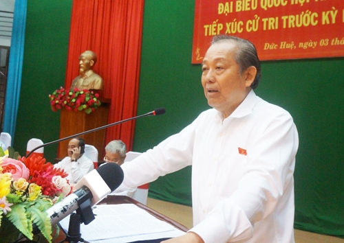 Phó Thủ tướng Thường trực Trương Hòa Bình tiếp xúc cử tri Long An