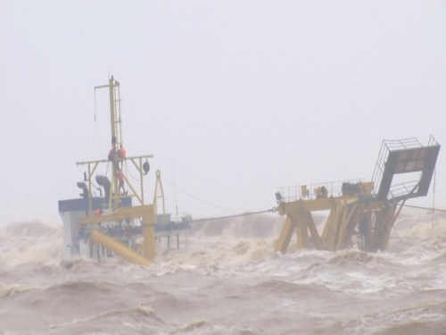 Thủ tướng chỉ đạo khẩn trương tìm kiếm, cứu nạn thuyền viên bị mất tích tại biển Cửa Việt