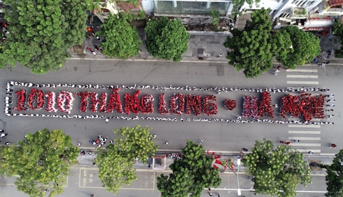 Đoàn viên, thanh niên Thủ đô tham gia xếp chữ 1010 năm Thăng Long - Hà Nội