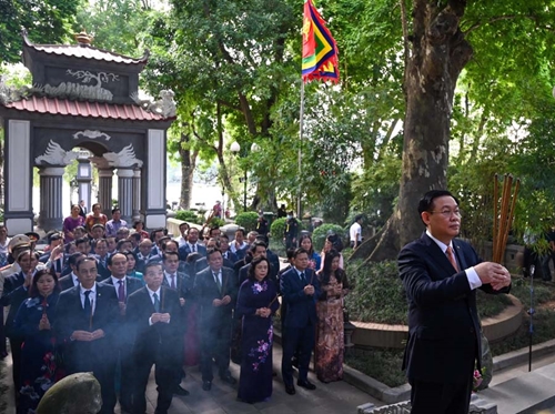 Hà Nội dâng hương tưởng niệm các vị liệt tổ, liệt tông, Chủ tịch Hồ Chí Minh và các Anh hùng liệt sĩ
