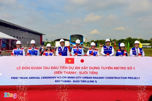TP Hồ Chí Minh đón đoàn tàu đường sắt đô thị đầu tiên