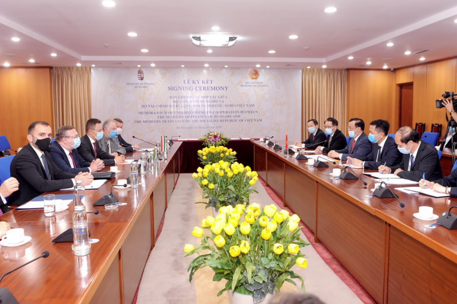 Tăng cường hợp tác tài chính Việt Nam - Hungary