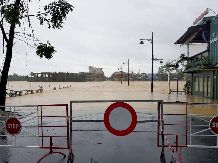 Thừa Thiên Huế sơ tán gần 3.000 hộ đến nơi an toàn phòng tránh lũ