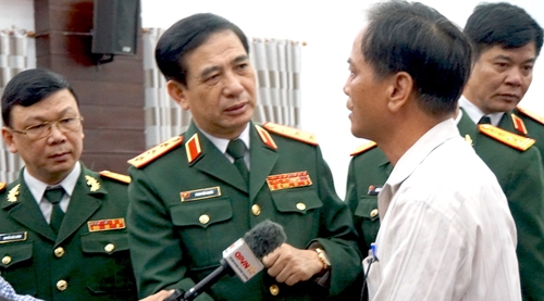 Thượng tướng Phan Văn Giang gặp gỡ thân nhân 13 liệt sĩ hy sinh tại Rào Trăng 3