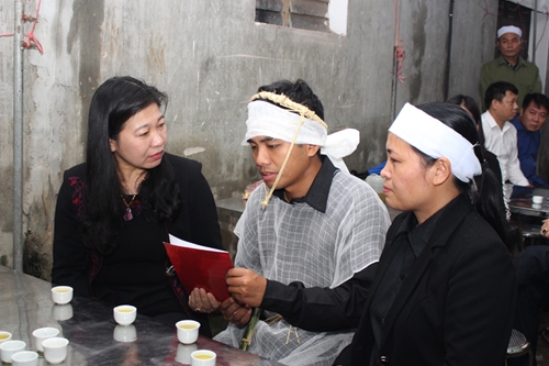 Hỗ trợ gia đình liệt sĩ, Thiếu tướng Nguyễn Hữu Hùng