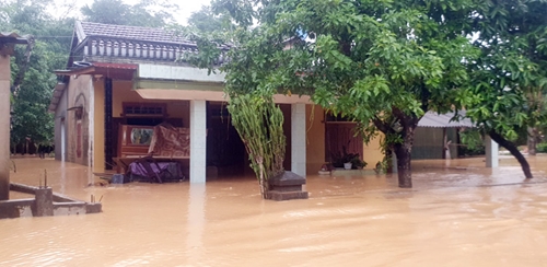 102 người chết, 26 người mất tích do mưa lũ, sạt lở đất ở miền Trung