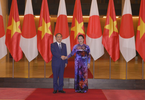 Chủ tịch Quốc hội Nguyễn Thị Kim Ngân hội kiến Thủ tướng Nhật Bản