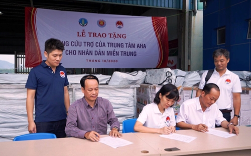 Trung tâm AHA viện trợ nhân dân vùng lũ Thừa Thiên Huế và Quảng Trị
