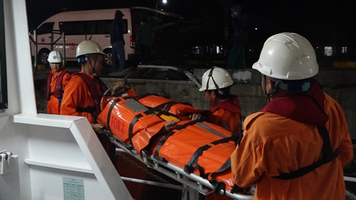 Cứu nạn kịp thời thuyền viên bị tai biến tại vùng biển tỉnh Quảng Ngãi