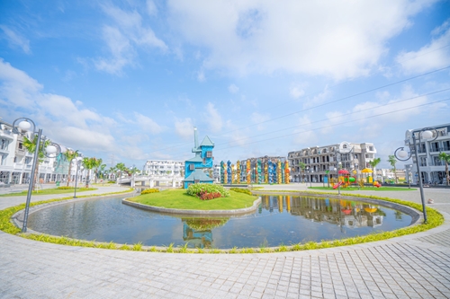 Dãy thương phố hiện đại xuất hiện tại trung tâm thành phố Vị Thanh