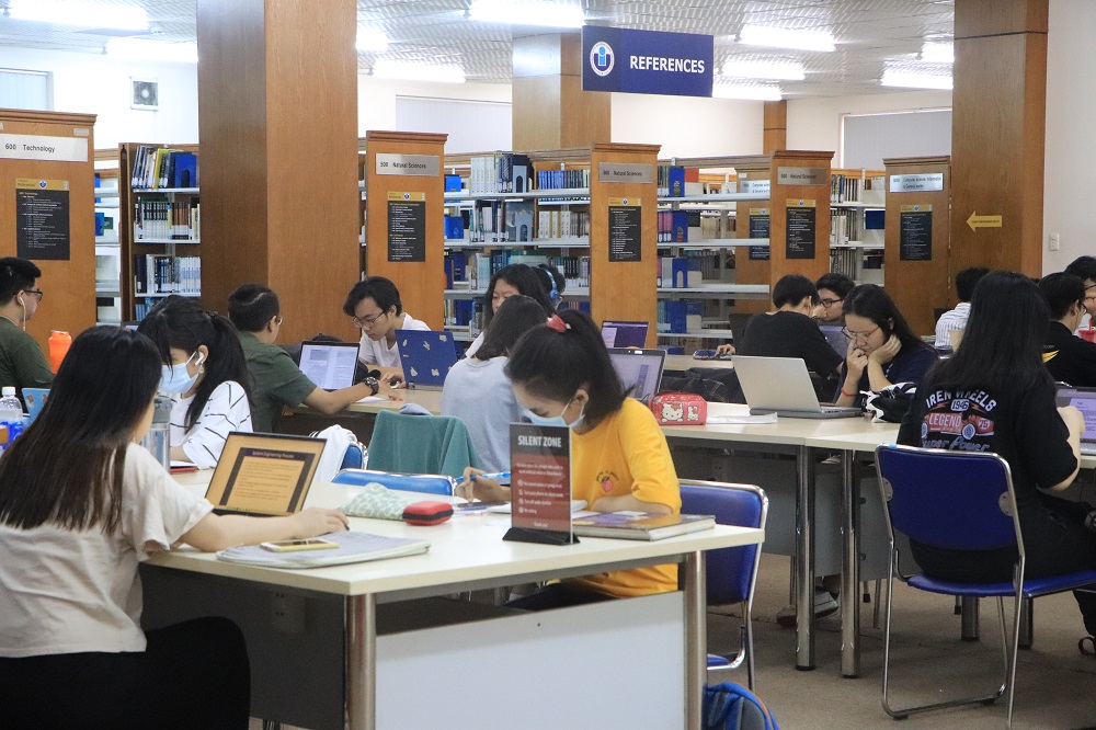 Thư viện Đại học Quốc gia: Thư viện Đại học Quốc gia sẽ là nơi tuyệt vời để đánh thức tâm hồn đam mê đọc sách của bạn. Hãy xem ngay hình ảnh liên quan để cảm nhận được sự trang trọng, đẳng cấp của một trong những thư viện lớn nhất Việt Nam.