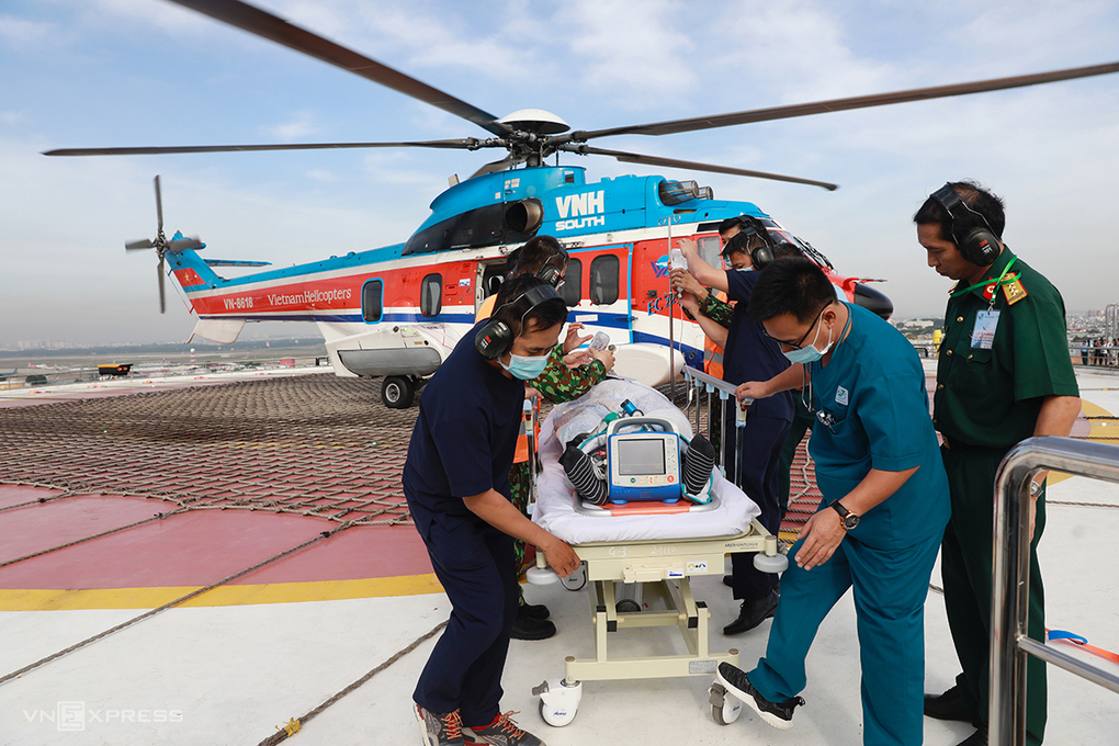 Sân bay trực thăng Việt Nam bệnh viện chính thức sẽ cho bạn trải nghiệm một không gian xa hoa và sang trọng. Tất cả những gì bạn cần làm là thả lỏng cơ thể và thưởng thức những dịch vụ tốt nhất để tạo ra một trải nghiệm đáng nhớ. Hãy tới đây để tìm lại cảm giác tươi trẻ và sức khỏe của bạn!